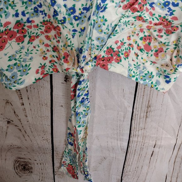 NWT Sim & Sam | Flutter Sleeve V-Neck Floral Boho Tie Front Top - Picture 4 of 7